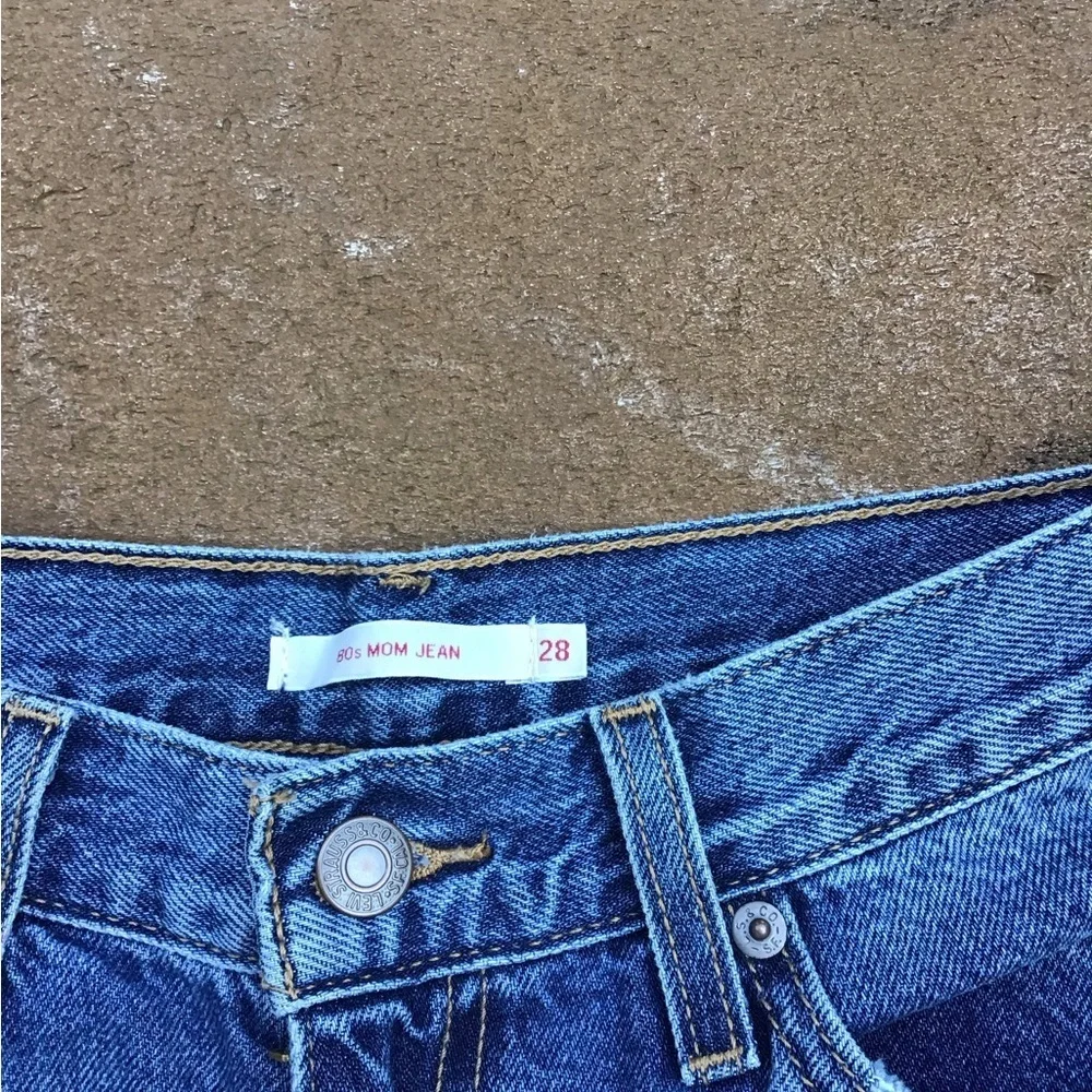 LEVI’S 80’s MOM JEAN SLIGHT DISTRESSING SIZE 28 H21 - Picture 2 of 7